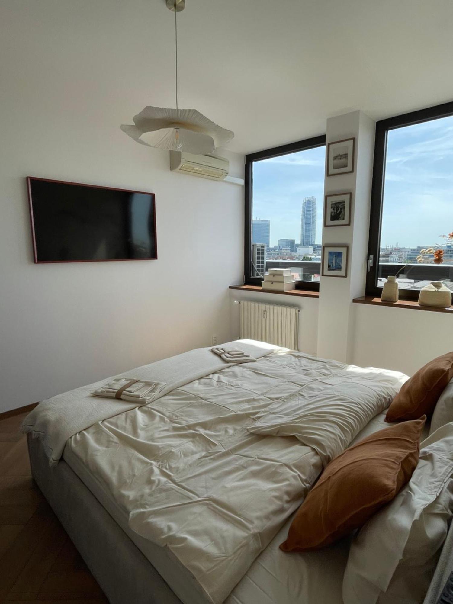 Panorama View Design Apt In Old Town - Free Parking Bratislava Exterior photo
